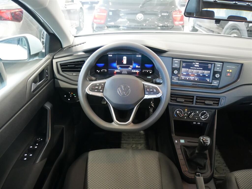 VW Polo ajo-opetusauto sisältä – opetuslisävarusteet