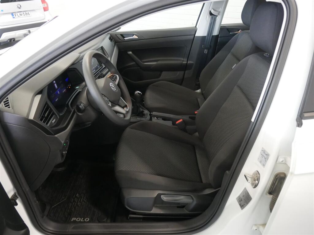 VW Polo sisätilat – etupenkit ja kojelauta